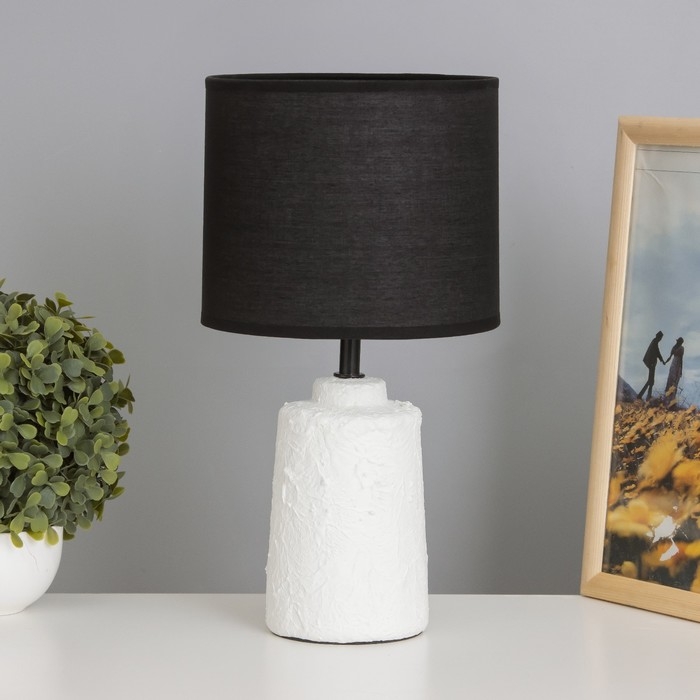 Лампа настольная Лампа настольная "Мирана" 1х40Вт Е14 белый 18х18х34см