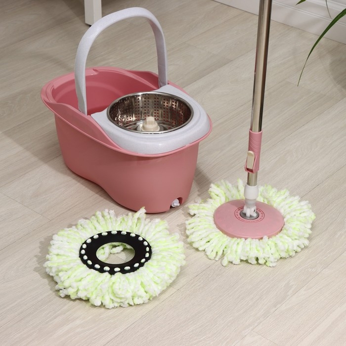 Швабра с отжимом и ведро с металлической центрифугой Доляна, 46,5×28,5×23,5 см, 10 л, телескопическая ручка 86-117,5 см, дополнительная насадка из микрофибры 15,5 см, цвет розовый Швабра с отжимом и ведро с металлической центрифугой Доляна, 46,5×28,5×23,5 см, 10 л, телескопическая ручка 86-117,5 см, дополнительная насадка из микрофибры 15,5 см, цвет розовый