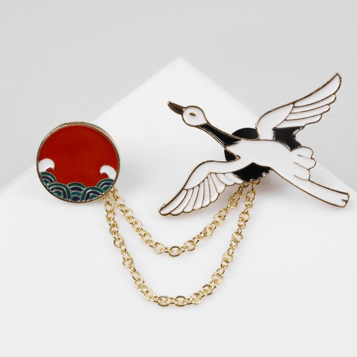 Значок «Журавль и солнце», цветной в золоте Значок «Журавль и солнце», цветной в золоте