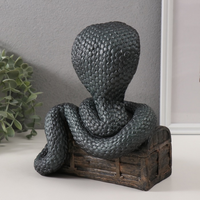 Копилка"КОБРА НА СУНДУКЕ "  20 х 17 х 12 см.