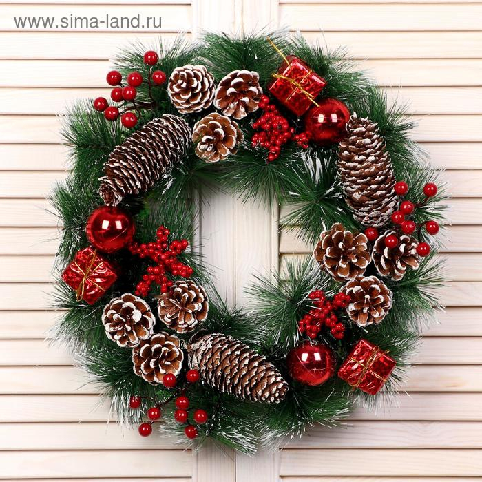 Венок новогодний d-40 см Венок новогодний d-40 см "Зимние шишки с подарками"