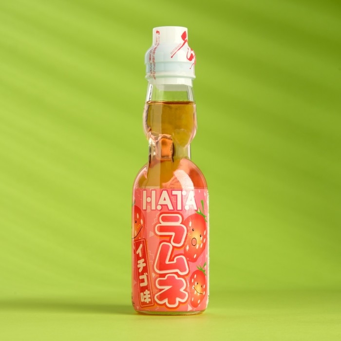 Напиток газированный Ramune, со вкусом клубники, 200 мл Напиток газированный Ramune, со вкусом клубники, 200 мл