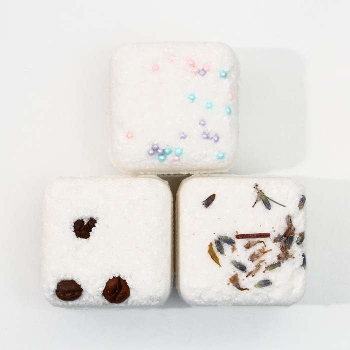 Подарочный набор косметики «С 8 Марта!», бомбочки для ванны с добавками 3 х 70 г, ЧИСТОЕ СЧАСТЬЕ