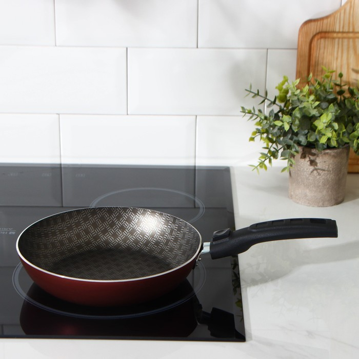 Сковорода «Хозяюшка», d=20 см, съёмная ручка, антипригарное покрытие, цвет бордовый Сковорода «Хозяюшка», d=20 см, съёмная ручка, антипригарное покрытие, цвет бордовый