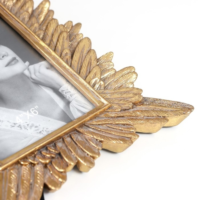 Фоторамка полистоун 10х15 см Фоторамка полистоун 10х15 см "Пёрышки" золото 19х25,5 см