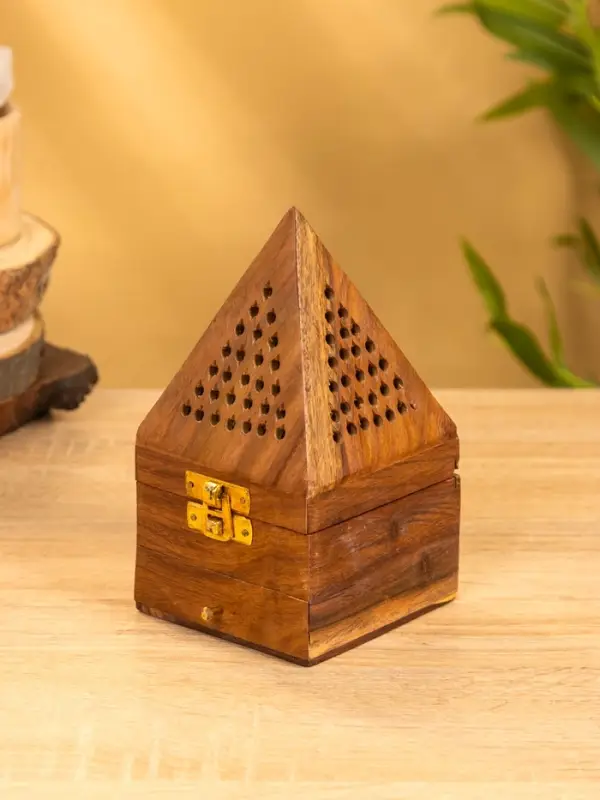 Подставка под благовония в форме пирамиды "Джали" 9х9х15,5 см, дерево шишам