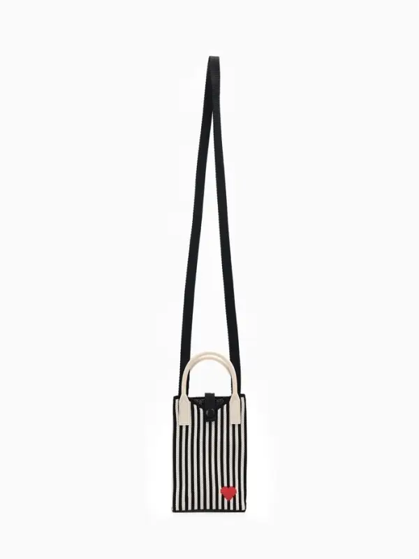 Сумка подр Сердце, 12*4*17, отд на кнопке, дл ремень, бело/черный Сумка подр Сердце, 12*4*17, отд на кнопке, дл ремень, бело/черный