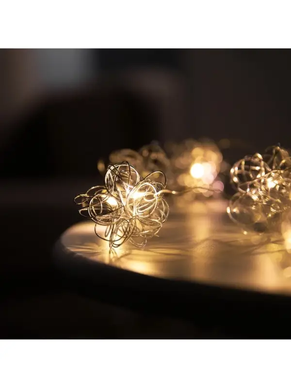 Гирлянда &laquo;Нить&raquo; роса 5 см с насадками &laquo;Снежки&raquo;, IP20, серебристая нить, 10 LED, от батареек АА&times;2, свечение тёплое белое