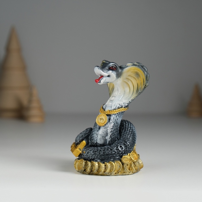 Сувенир полистоун Сувенир полистоун "Змея тёмная с подковой" 5,8х5,5х9 см