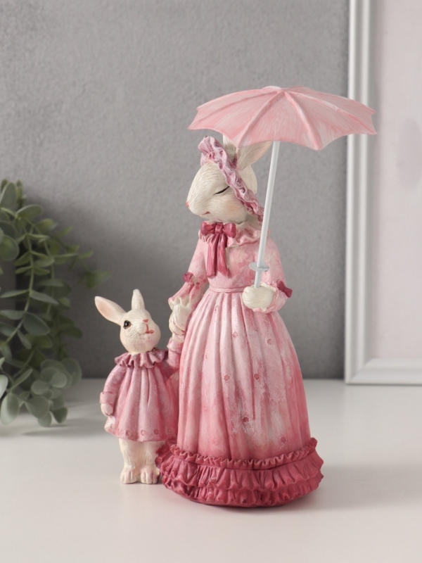 Сувенир полистоун Сувенир полистоун "Мама зайка с дочкой прогулка под зонтом" розовый 16х14х20,5 см