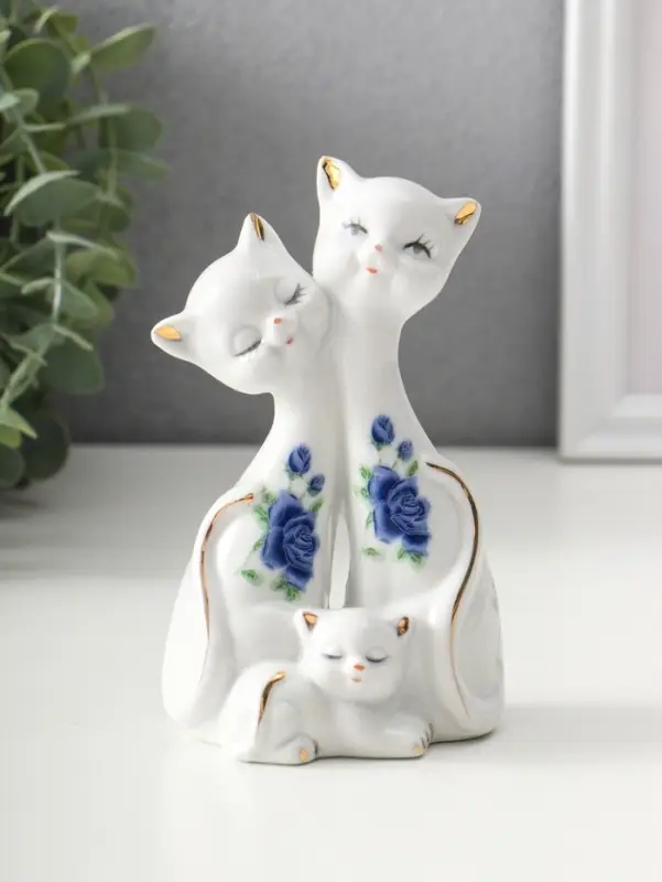 Фигурка керамика &laquo;Две кошки с котёнком&raquo;, 13&times;8 см