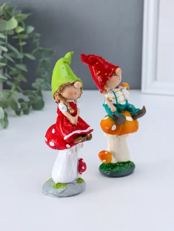 Сувенир полистоун "Малыши в длинных колпаках на мухоморах" набор 2 шт 4х5,5х14,2 см