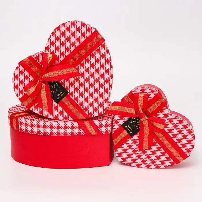 Набор подарочных коробок 3 в 1 Сердца 22&times;20&times;9/19&times;17&times;7.5/16&times;13.5&times;6 см