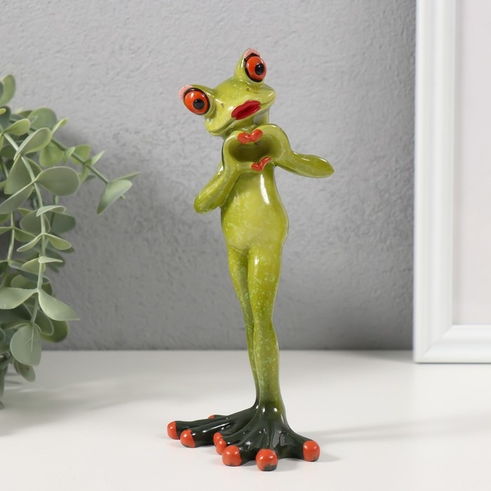 Сувенир полистоун лак Сувенир полистоун лак "Лягуха показывает сердечко лапками" 7,5х5,8х16 см