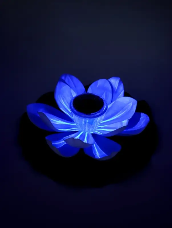 Садовый светильник для водоемов 28 х 28 х 9 см на солнечной бат-е Садовый светильник для водоемов 28 х 28 х 9 см на солнечной бат-е "Лотос" бел N011