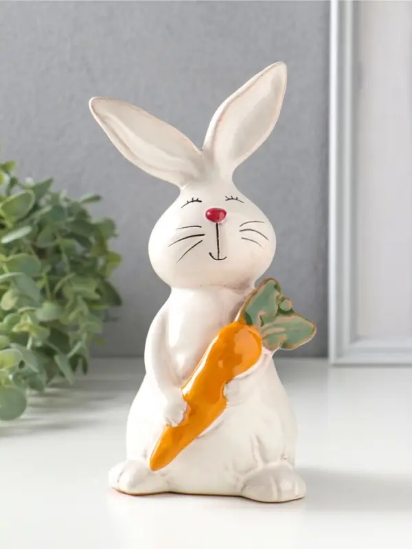Сувенир керамика "Зайчик с оранжевой морковкой" 9,7х8,5х18,7 см