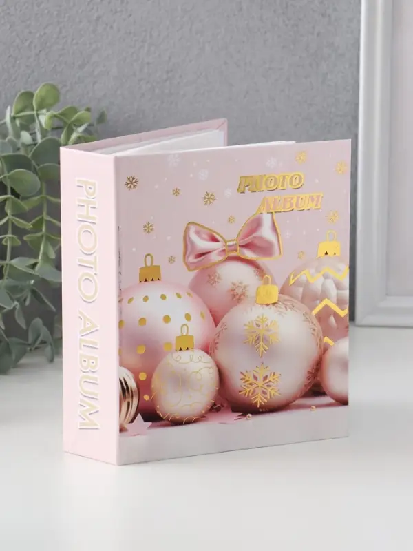 Фотоальбом на 40 фото 10х15 см Фотоальбом на 40 фото 10х15 см "Ёлочные шары" в коробке тисн.золото 4,7х14х17 см