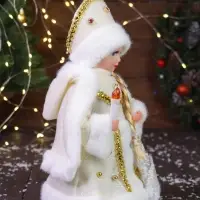 Снегурочка под ёлку &laquo;Зимнее волшебство. В шубке с бусинками и в кокошнике&raquo; двигается, с подсветкой, 30 см, золото