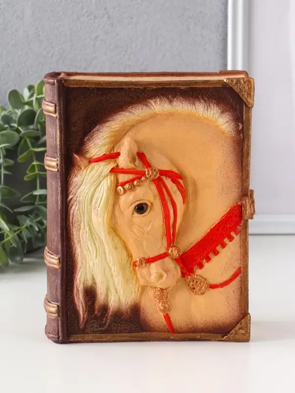 Фигурка (гипс) Книга Лошадь  Высота 21 см, ширина 7,5 см, длина 16,5 см, шоколад