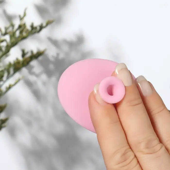 Щётка для умывания «Овал» на присоске, 6.3×5 см, МИКС