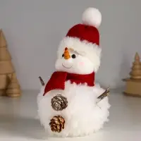 Сувенир "Снеговичок белый, в шапке с мехом и красном шарфе" 9х11х16 см Сувенир "Снеговичок белый, в шапке с мехом и красном шарфе" 9х11х16 см