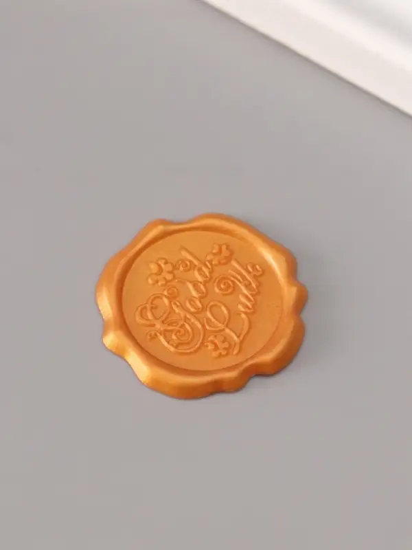 Сургучный оттиск «Удачи», декоративный элемент для приглашений, конвертов и сертификатов, золото, d=3.2 см Сургучный оттиск «Удачи», декоративный элемент для приглашений, конвертов и сертификатов, золото, d=3.2 см