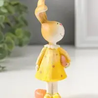 Сувенир полистоун "Зайка в жёлтом платьице, с розовым сердечком" 12,5 см