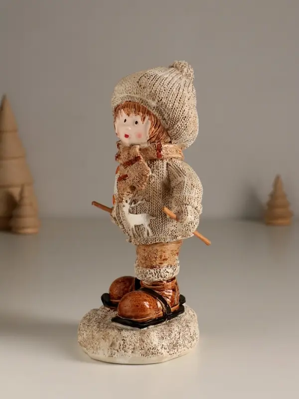Сувенир полистоун  Сувенир полистоун "Малыш в вязаном наряде на мини-лыжах" 8,5х8х17,5 см