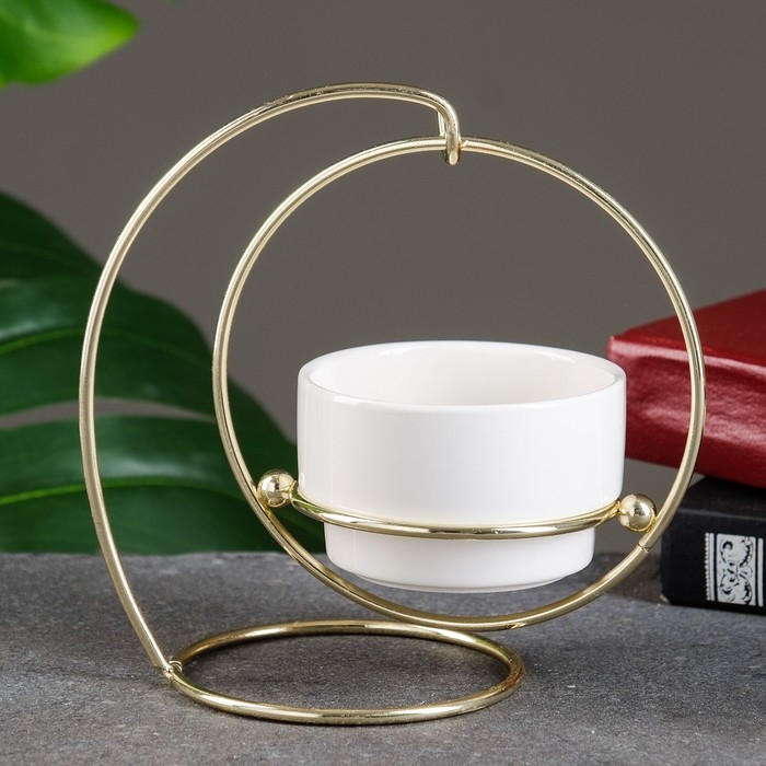 Кашпо на подставке  Кашпо на подставке "Рикард" белое, 15х16,5см