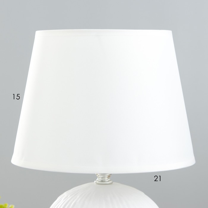 Настольная лампа Настольная лампа "Крейс" E27 40Вт белый 22х22х32 см RISALUX