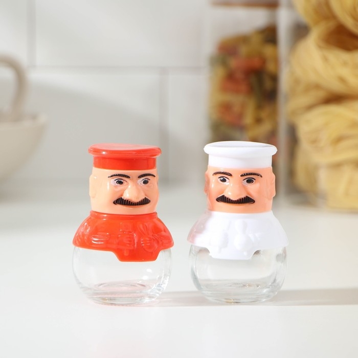 Набор для специй из стекла на подставке «Поварёнок», 2 предмета: солонка, перечница, цвет МИКС Набор для специй из стекла на подставке «Поварёнок», 2 предмета: солонка, перечница, цвет МИКС