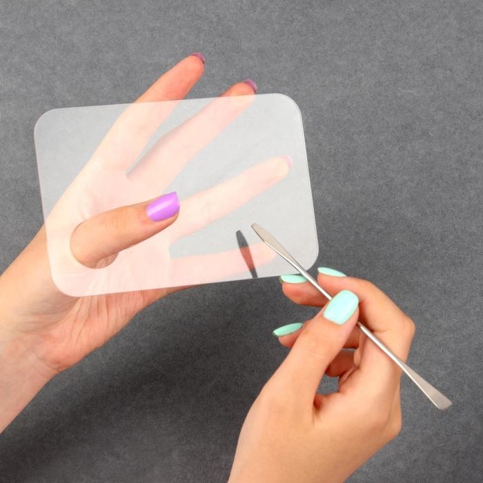 Палитра для смешивания лаков, 10 × 15 см, с шабером 15 см, цвет прозрачный глянцевый Палитра для смешивания лаков, 10 × 15 см, с шабером 15 см, цвет прозрачный глянцевый