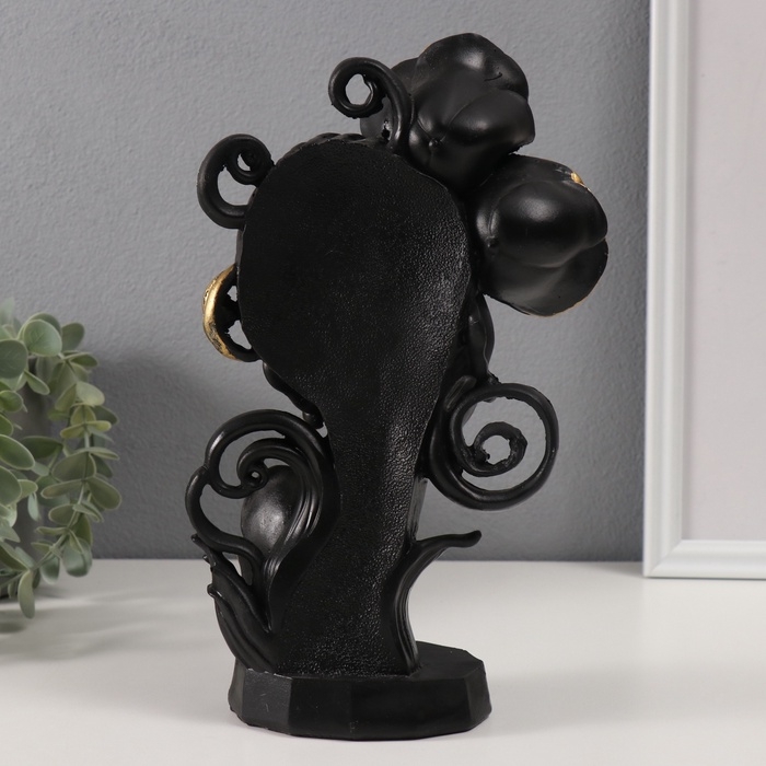 Сувенир полистоун Сувенир полистоун "Девушка в чёрно-золотых цветах" 7,5х16,6х27,4 см