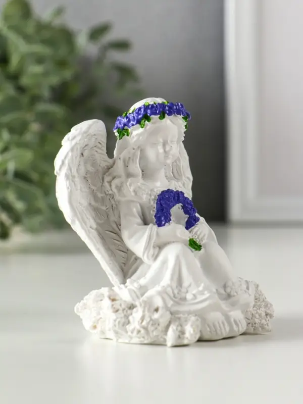 Сувенир полистоун Сувенир полистоун "Девочка-ангел с венком из лаванды" белый с фиолетовым 8х6х8,5 см