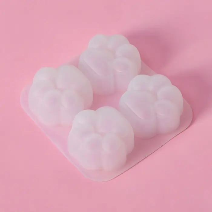 Молд для заливки Доляна &laquo;Лапки&raquo;, силикон, 9.5&times;9&times;2.5 см, 4 ячейки 4&times;4 см, белый