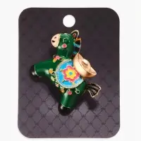 Брошь &laquo;Лошадь&raquo; с ковбойской шляпой, цветная в матовом золоте