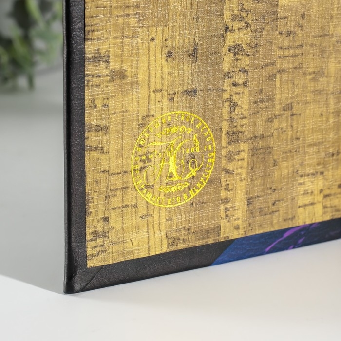 Сейф-книга дерево кожзам  Сейф-книга дерево кожзам "Космонавтика" 3D тиснение 21х13х5 см