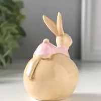 Сувенир керамика "Зайчик в розовой пижамке на яйце" 7х5,4х8,6 см