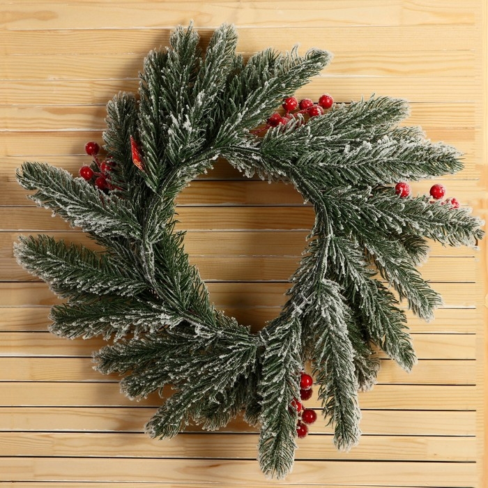 Венок новогодний d- 33 см  Венок новогодний d- 33 см "Уютная сказка" веточки в снегу ягоды