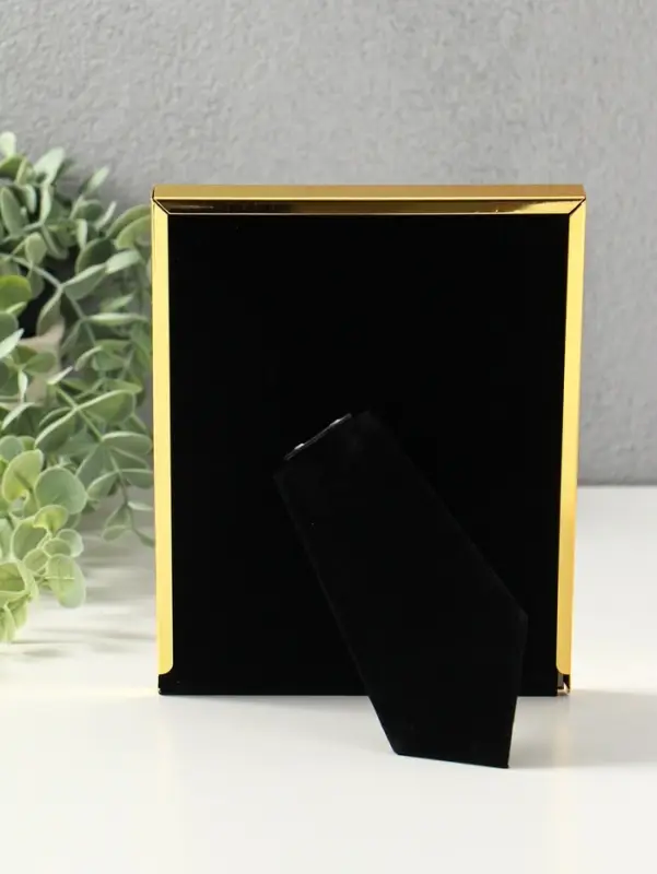 Фоторамка металл на 1 фото 10х15 см Фоторамка металл на 1 фото 10х15 см "Зебра" золото гальваника 1,7х14,2х19,3 см