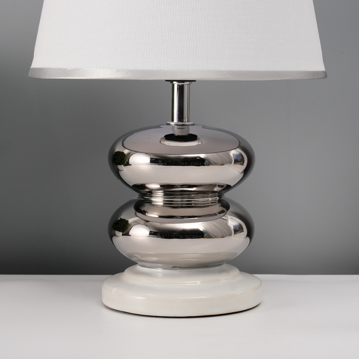 Настольная лампа с абажуром RISALUX «Роса», 1×40 Вт, Е27, белый/хром, 20×20×32 см Настольная лампа с абажуром RISALUX «Роса», 1×40 Вт, Е27, белый/хром, 20×20×32 см