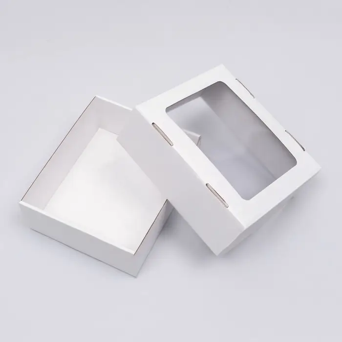 Коробка сборная, крышка-дно Коробка сборная, крышка-дно "белая" с окном 21х18х8 см