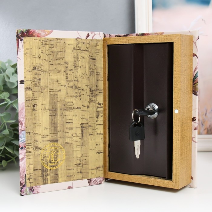 Сейф-книга дерево кожзам Сейф-книга дерево кожзам "Бабочки и астры" 21х13х5 см