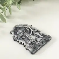 Магнит "Охотник с луком (барельеф)" 8 см