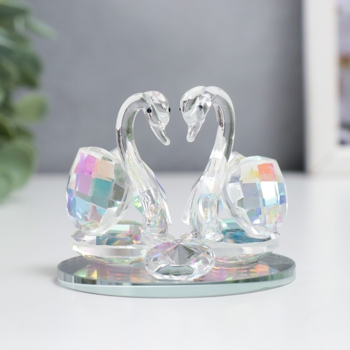 Сувенир стекло Сувенир стекло "Лебеди с бриллиантом" прозрачная голография 6,5х6х5 см