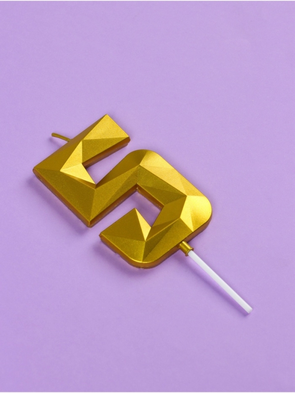 Свеча ГИГАНТ в торт на шпажке «Грань», цифра Свеча ГИГАНТ в торт на шпажке «Грань», цифра "5", золотая, 9 см