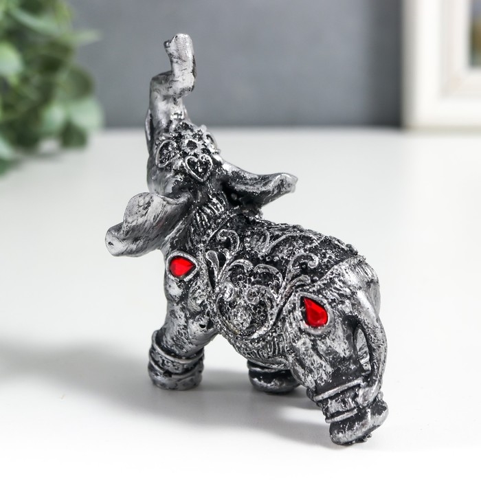 Сувенир полистоун Сувенир полистоун "Серебристый слон в попоне с рубинами" 10х5х8 см