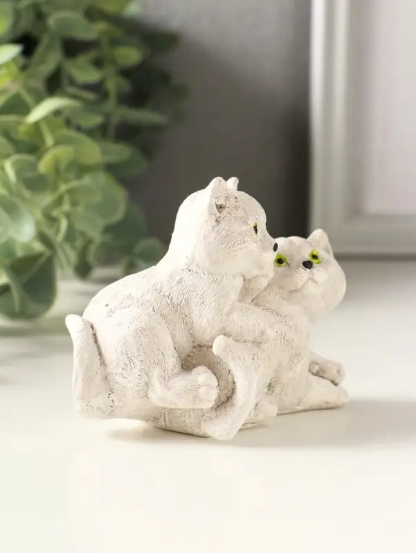 Статуэкта "Пара кошечек" 9х7х5 см, серо-коричневый