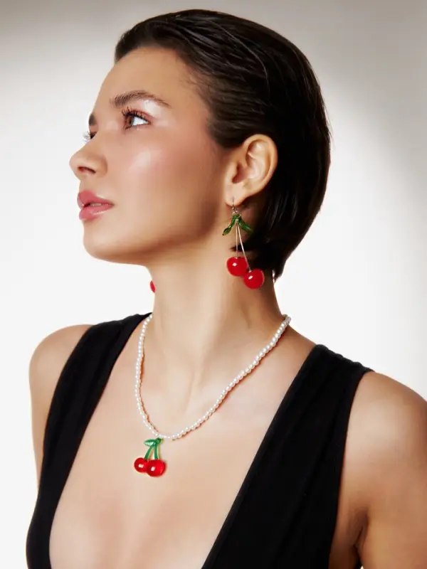 Кулон на жемчужной нитке &laquo;Вишня&raquo;, цветной