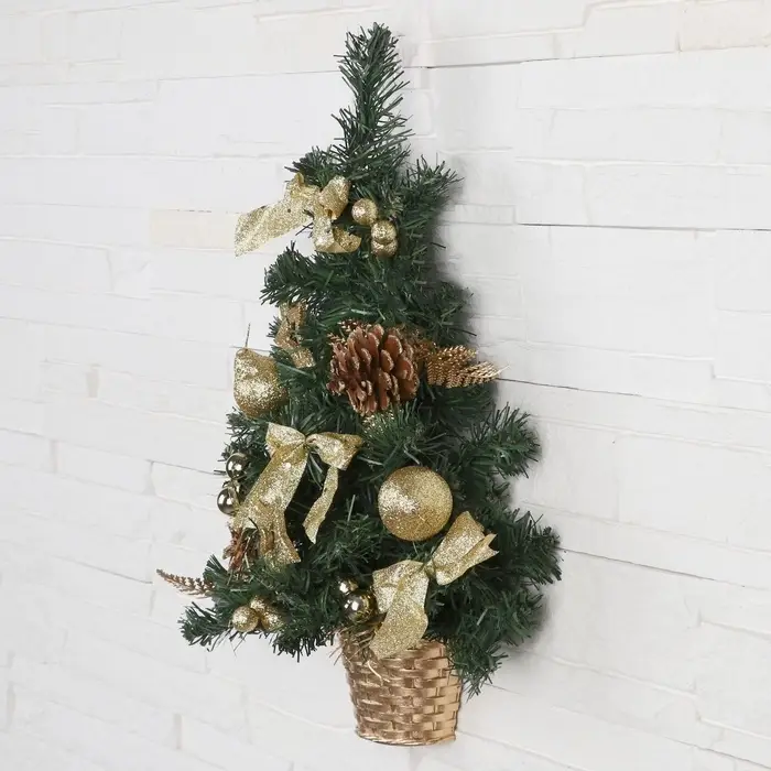 Искусственная ёлка настенная &laquo;Зимнее волшебство. Звёзды шишки&raquo;, 45 см, золото, ПВХ ветки отгибаются